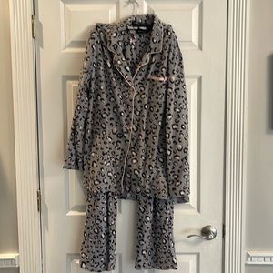 2 pc pj, XL, very soft gray, pants and button top, Ellen Tracy